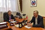 Поддержка местных агропроизводителей и ремонт дорог - спикер АКЗС провёл приём граждан