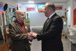 Иван Лоор вручил юбилейную медаль в честь 75-летия Победы почетному жителю Табунского района