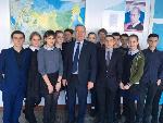 Сергей Серов провел парламентский урок для школьников Завьяловского района
