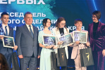 Александр Романенко вручил награды победителям премии регионального отделения Движения первых «Будущее за нами»