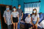 Максим Степин продолжает вручать ветеранам Великой Отечественной войны мобильные телефоны с безлимитной связью