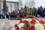 В память о погибших защитниках Отечества к Мемориалу Славы возложили цветы