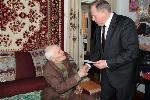 Иван Лоор вручил награды к 70-летию Победы ветеранам Первомайского района