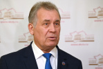 Строительство школ и виды на урожай. Председатель АКЗС ответил на вопросы жителей Алтайского края