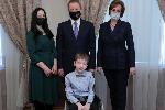 Виктор Томенко и Татьяна Ильюченко встретились со школьником с ограниченными возможностями здоровья