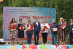 Александр Молотов поздравил с 45-летием центр развития творчества детей и юношества Ленинского района города Барнаула