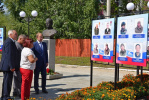 Бюст самого молодого Героя России Ильи Каркавина установили в Завьялово
