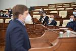 Готовимся к ковидно-гриппозной зиме: Дмитрий Попов рассказал депутатам четырех фракций парламента о планах работы Минздрава