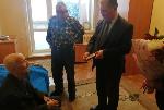 Александр Романенко вручил юбилейные медали ветеранам Великой Отечественной войны Бийска