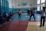 Игорь Пляко передал комплект спортивного инвентаря школе в Бийском районе