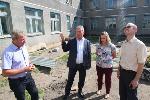 Александр Романенко обсудил с руководством Третьяковского района варианты ускорения капремонта спортзала в Корболихинской СОШ