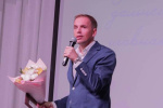 Александр Молотов принял участие в торжественном мероприятии ко Дню учителя в Алтайском промышленно-экономическом колледже