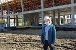 Павел Шумихин проконтролировал ход строительства новой поликлиники в Индустриальном районе Барнаула