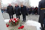 Спикер АКЗС принял участие в возложении цветов к памятному знаку на Ленинградской аллее