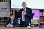 Сергей Серов провел парламентский урок в школе райцентра Завьялово