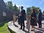 В День памяти и скорби депутаты АКЗС возложили цветы к Мемориалу славы в Барнауле