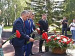 В День памяти и скорби депутаты АКЗС возложили цветы к Мемориалу славы в Барнауле