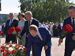В День памяти и скорби депутаты АКЗС возложили цветы к Мемориалу славы в Барнауле
